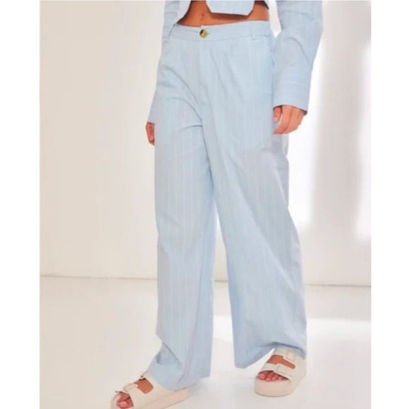 PrettyLittleThing Blue Pinstripe Tailored Wide Leg Trousers NWT Size 8 - Picture 2 of 6